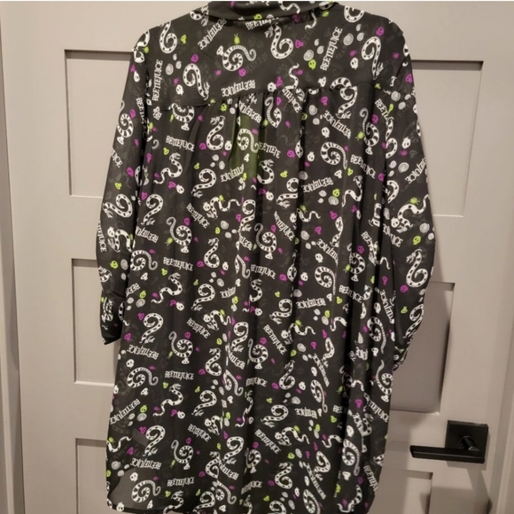 TORRID Beetlejuice Sandworm Button Down Tunic Shirt Size 3 - Picture 5 of 14